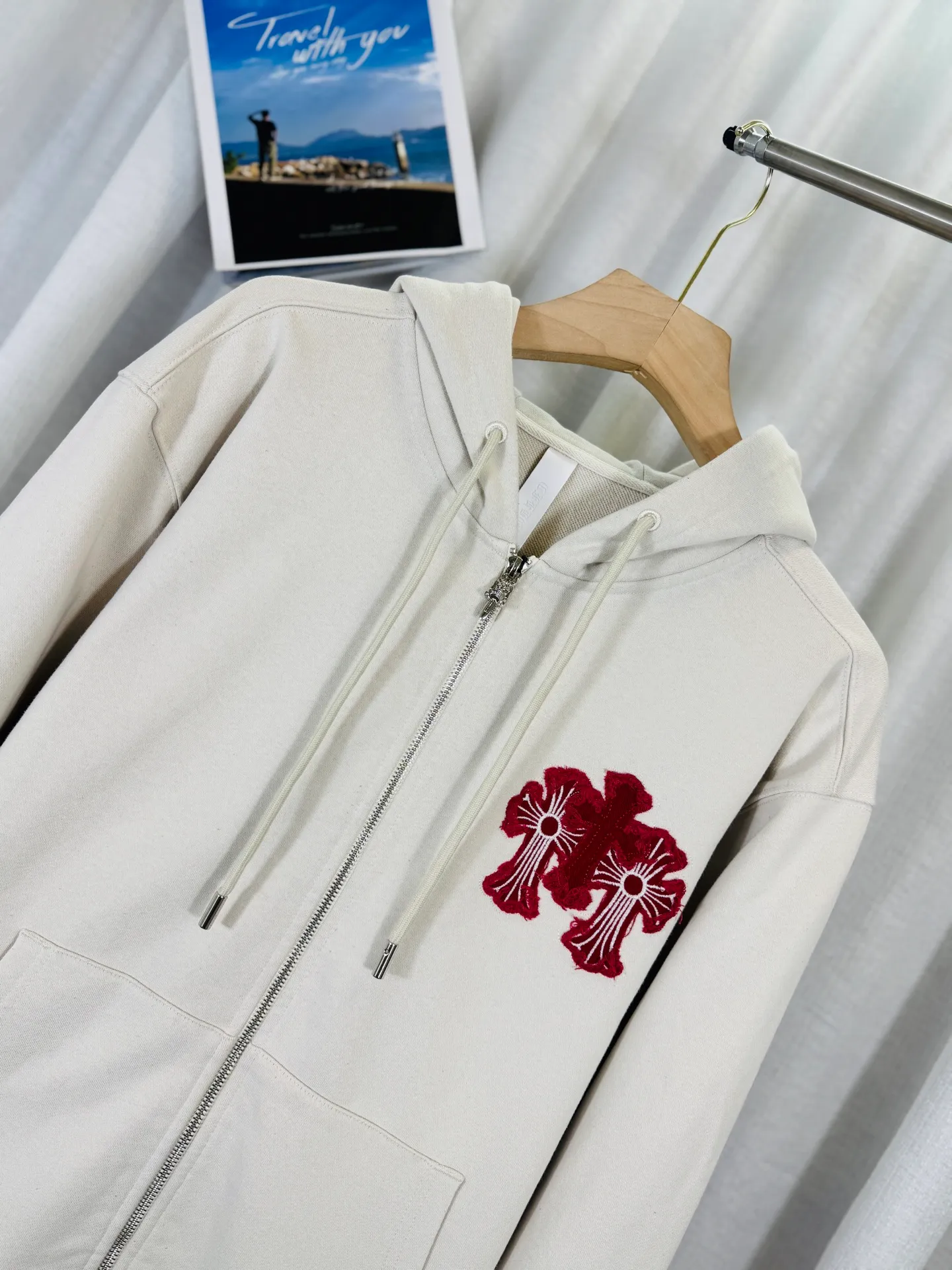 P340 top version, real shot without P, ​​different from market currency) 𝗖𝗵𝗿𝗼𝗺𝗲 𝗛𝗲𝗮𝗿𝘁𝘀/Cro Heart 2025 washed and burned flower patch embroidered autumn and winter new original single counter American patchwork 3D three-dimensional patch couple casual cardigan sweatshirt 👑The highest version! Customized fabric 480g tripe terry fabric! American acid-washed and distressed original fabric, laser burning + patch embroidery, exquisite embroidery of letters! The best-selling model in the counter, very comfortable to wear. Accessories: original molded and authenticated collar label➕100% silk wash label. Genuine purchase-grade original hangtag➕matching hanging rope➕3D hanging beads➕original packaging bag. Craftsmanship: The original version has consistent wiring! The highest version of the armhole matching technique! Color: Black Apricot Size: S M L XL Style Number: 25-318